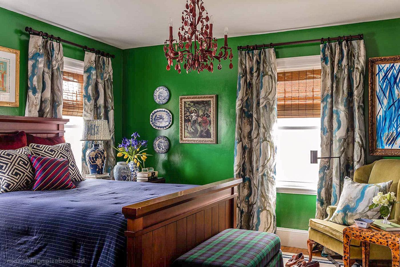 Eric Haydel design设计的色彩丰富、层次分明的主卧室