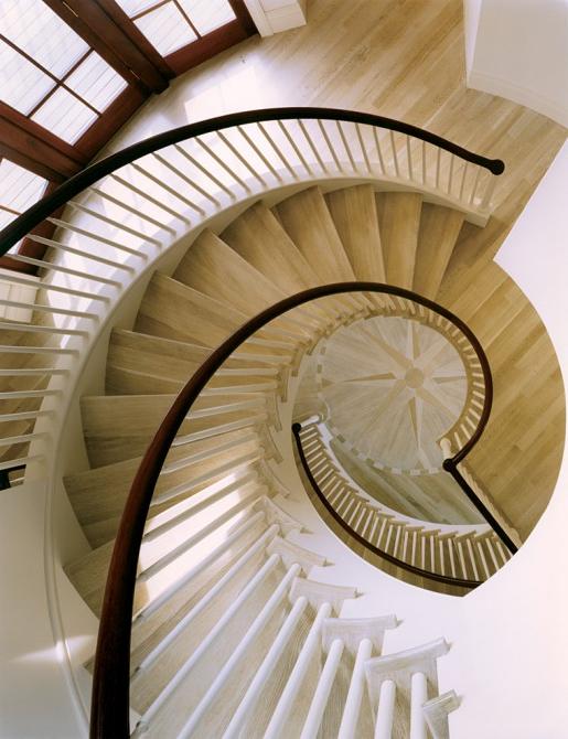Stairway designed by Nicholaeff建筑设计事务所 由 罗杰斯 & Marney